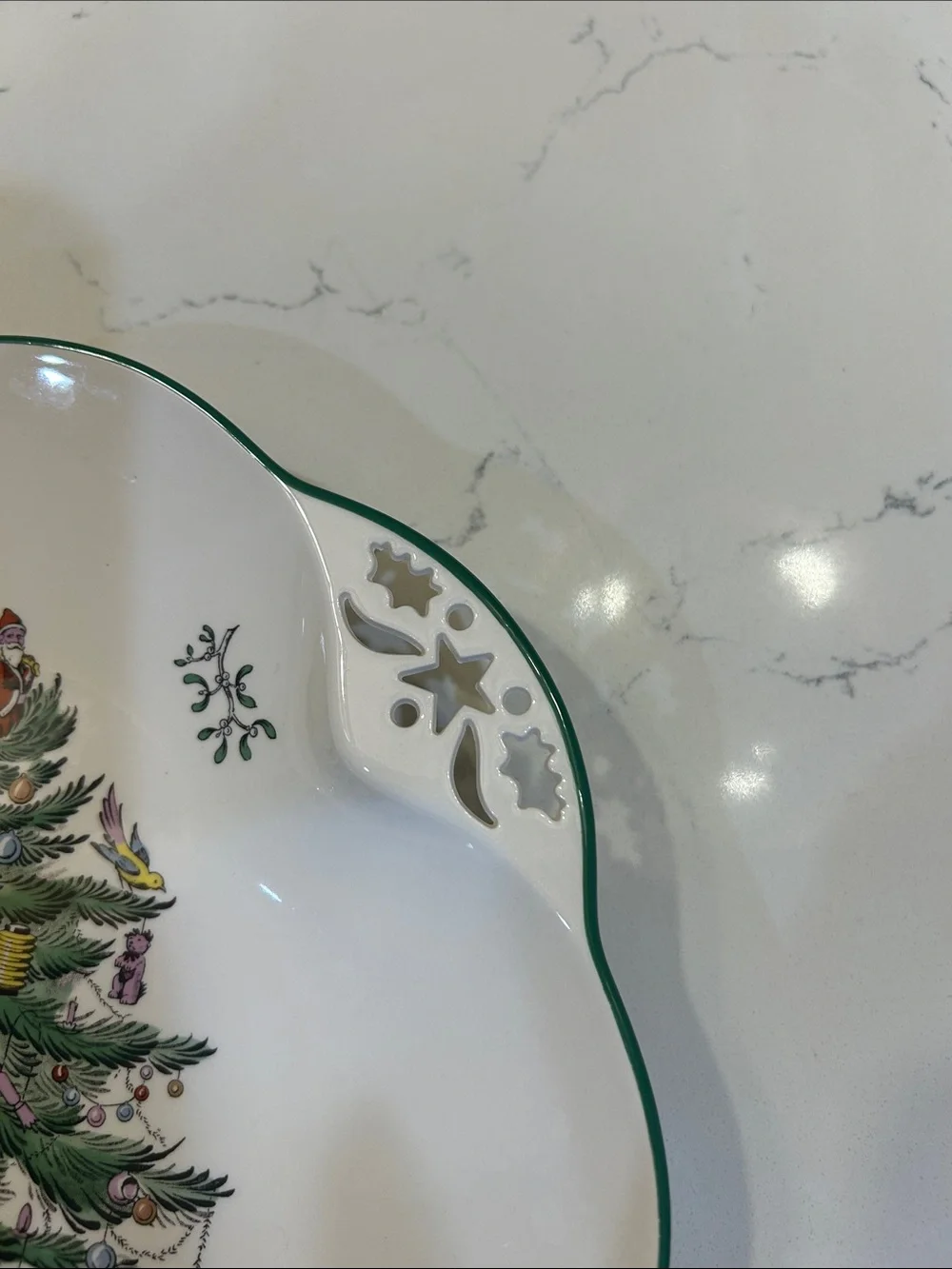 Spode 10 1/2” Large Round Scalloped Christmas Tree Serving Dish